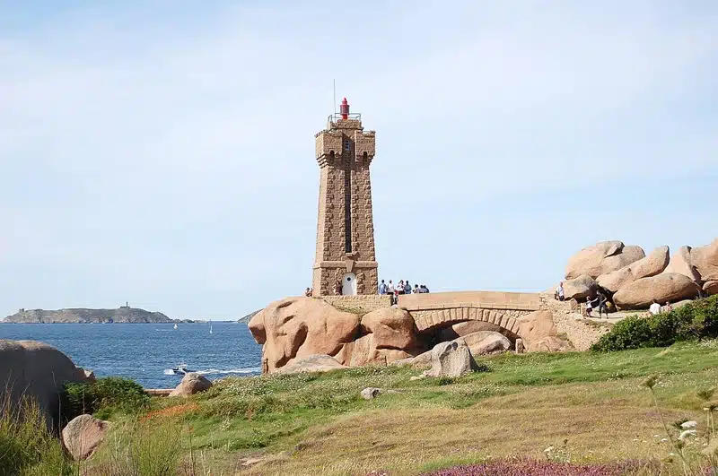 Exploration du phare de Ploumanac'h un joyau breton méconnu